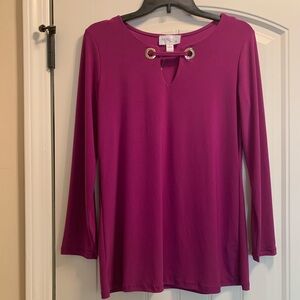 Morgan Taylor’s long sleeves keyhole sports blouse.